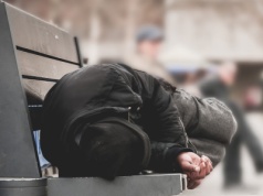 Strażniczki miejskie uratowały życie wychłodzonemu mężczyźnie