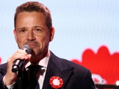 Rafał Trzaskowski podnosi pensje w urzędzie. Nowe wynagrodzenie robi wrażenie