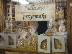 Słoik pasztetu za 50 złotych i zupa za 25 na jarmarku w Warszawie. "Kilka stówek trzeba mieć"