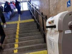 Znowu coś nie działa na dworcu. PKP czekają na części, a niepełnosprawni muszą nadrabiać drogi