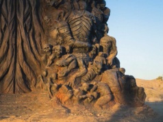 Tajemnicza statua na pustyni rozpala wyobraźnię fanów Diablo i God of War. Niektórzy wybrali się w podróż i doszli do wniosku, że może chodzić o coś innego