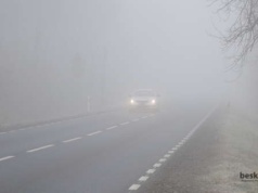 Gęste mgły nad Podbeskidziem. IMGW ostrzega kierowców