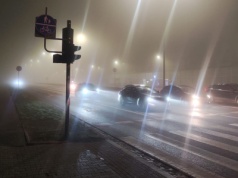 Gęste mgły nad Krakowem. IMGW wydało ostrzeżenie – kierowcy proszeni o ostrożność