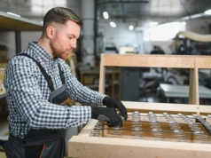 Rząd wycofuje się z ochrony pracowników od pierwszego dnia