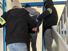 Zaatakowali obcokrajowców i grozili im śmiercią. Trafili do aresztu