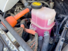 Czy można wlać koncentrat do płynu chłodniczego? Brzmi niewinnie, ale się zdziwisz