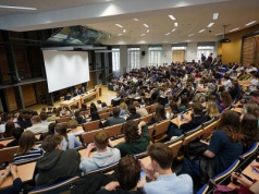 AI wchodzi na uczelnie