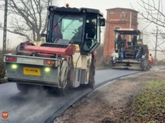 Nowa nawierzchnia w Chlebnie. Trwa modernizacja drogi 1207P