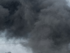 Groźny pożar w centrum handlowym