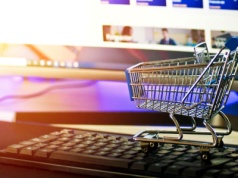 Nowy trend zakupowy wciąga Polaków. To się źle skończy