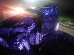 Przyczepa odpięła się od ciągnika i uderzyła w samochód osobowy