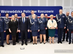 Odznaczenia dla funkcjonariuszy i ślubowanie nowych policjantów w Rzeszowie