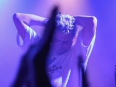 Po fatalnym koncercie w Zielonej Górze Kazik ogranicza koncerty i przeprasza, „mój czas nadszedł”