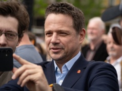 Rafał Trzaskowski sypnął pieniędzmi. Warszawscy urzędnicy zarobią nawet 20 tys. zł miesięcznie