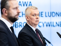 Bez awansu, ale z podwyżką. Służby reagują na oficerskie „weto”