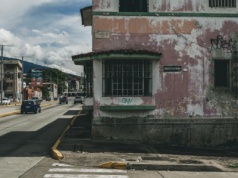 Odwołane loty, zatrzymania, przesłuchania. MSZ odradza podróż w to miejsce. Polacy otrzymali alert