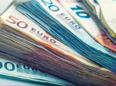 UE ma coraz większy problem z gotówką. Inwestycje w USA to „rodzaj zbiorowego samobójstwa”