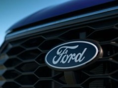 Ford rozważa wprowadzenie taniego elektrycznego sedana z napędem na tył