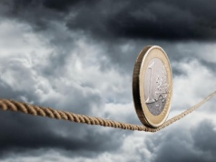 Kurs euro chodzi po linie w parze ze złotym. Może z rytmu wybije go decyzja RPP