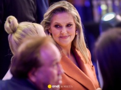 Ewa Wachowicz w nowoczesnej klasyce. Kolor garnituru to hit jesieni