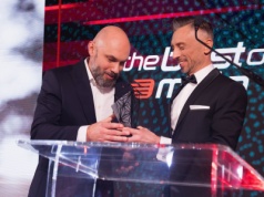 Podwójna korona dla elektrycznej Mazdy6e. Rodzinna funkcjonalność w pięknym opakowaniu doceniona