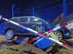 Pijany kierowca wjechał w infrastrukturę kolejową. Mężczyzna miał 2 promile. Koleje udostępniły nagranie ze zdarzenia