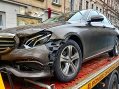 Zderzenie BMW i Mercedesa w centrum Ostrowa