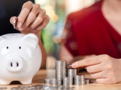 Czterdziestka punktem zwrotnym w finansach Polaków. Wtedy zaczynają oszczędzać