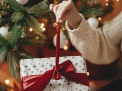 Podaruj coś pięknego! Kosmetyczne hity idealne na prezent