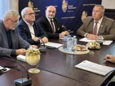 Powiat piotrkowski w pogotowiu. Posiedzenie sztabu kryzysowego po znalezieniu martwego dzika