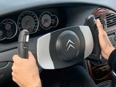 Polak i jego auto za dwie dychy. Najlepiej nówka, od pierwszej właścicielki, co do kościoła tylko jeździła od święta