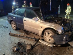 Zderzenie dwóch osobówek na DK91. Jedna osoba trafiła do szpitala