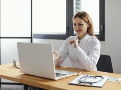 Konsultacja, recepta i zwolnienie bez kolejek w przychodni. Teleporady oszczędzają czas pacjentów