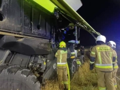 Kombajn stanął w ogniu. Pożar na polu kukurydzy pod Elblągiem