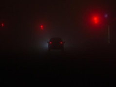 Światła przeciwmgielne – przepisy, kiedy używać i jaki grozi mandat? Pełny poradnik kierowcy 2025