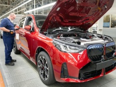 BMW X3 w październiku zmiażdżyło Volvo XC60. Wystarczył silnik, którego Szwedzi nie mają