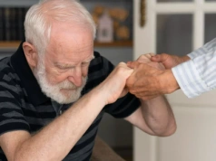 Nowa infolinia dla osób z otępieniem już działa. Chorzy i opiekunowie otrzymają realne wsparcie