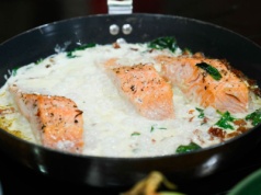 Ten jeden trik zmienia łososia w restauracyjny hit. Zachwyci podniebienia wszystkich domowników