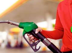 Sieć dyskontów, którą pokochali Polacy, wchodzi na rynek paliw. Będzie taniej?