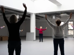 Seniorki z klubu To i Owo latem ćwiczyły w parku, teraz zajęcia Tai Chi kontynuują na sali