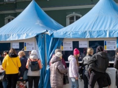 "Oblężenie" w urzędach, najwięcej wniosków na Mazowszu. To dopiero początek