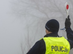 Gęste mgły paraliżują Polskę. Pomóc może prosta zasada 50=50
