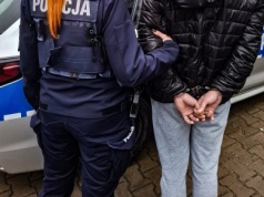 Był poszukiwany przez sąd. Wpadł, bo jechał bez włączonych świateł