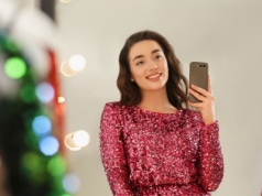 Jak ubrać się na wigilię? Te kolory i fasony to świąteczny hit