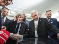 Suski ma wystawę swoich prac w Sejmie. Zachwycał się nawet Kaczyński