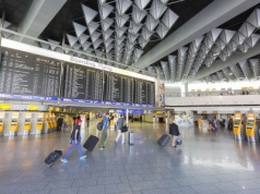 Debata o obniżce podatku lotniczego - branża chwali, politycy krytykują