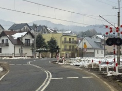 Muszyna: Przejazd kolejowy z nowymi rozwiązaniami ale bez rogatek. Mieszkańcy i władze uzdrowiska mają obawy