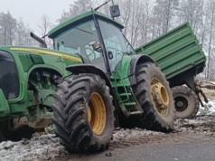 Groźna kolizja na Opolszczyźnie. Zderzenie traktora z samochodem