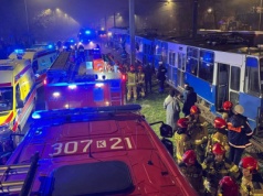 11 osób trafiło do szpitali po zderzeniu tramwajów w Krakowie. Wojewoda dziękuje