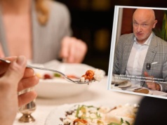 Ekspert pokazał, jak jeść chleb w restauracji. Burza w sieci. 
